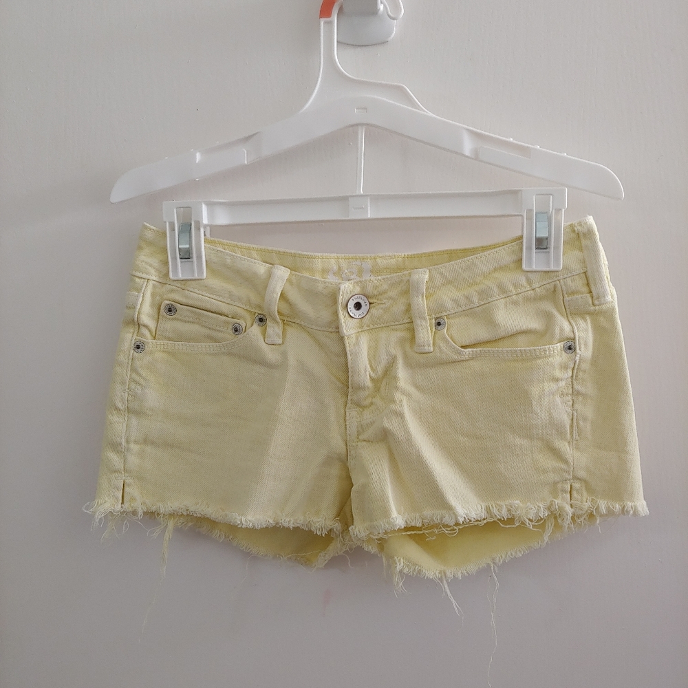 💥Flash Sale💥B (1) Distressed Shorts